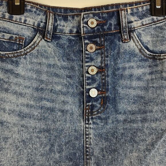 KanCan Estilo Mini Denim Skirt Frayed Hem Button Fly Size M - Picture 6 of 11